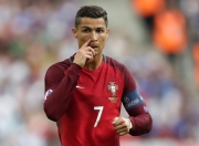 开云APP-德甲争冠白热化引爆焦点战，罗马淘汰赛倚仗喀麦隆英雄惊险过关