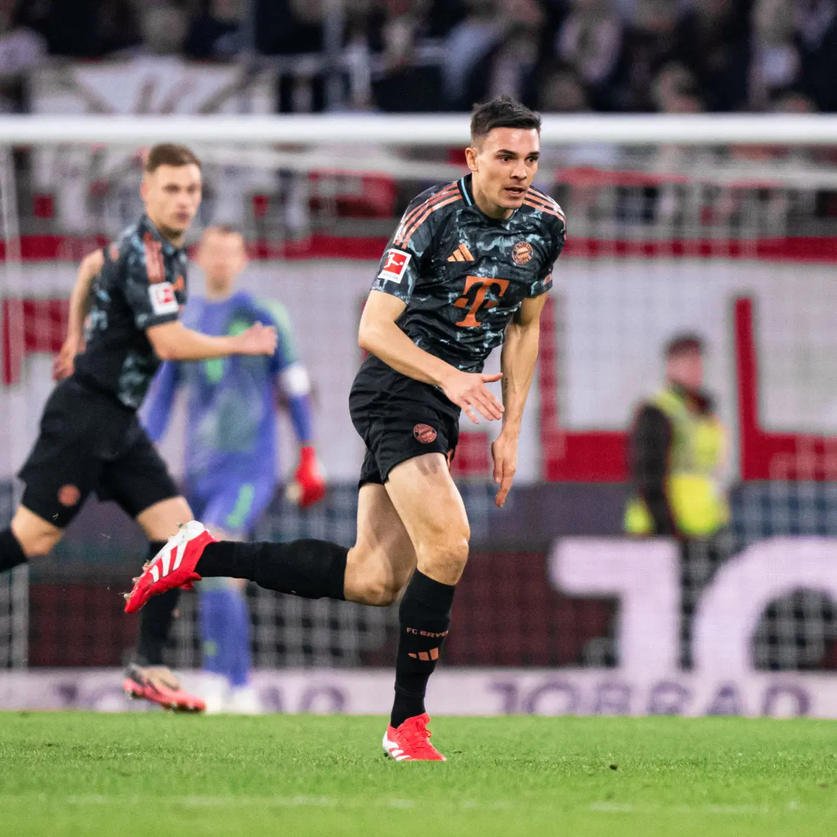 弗赖堡防线硬朗，逼平强劲的对手