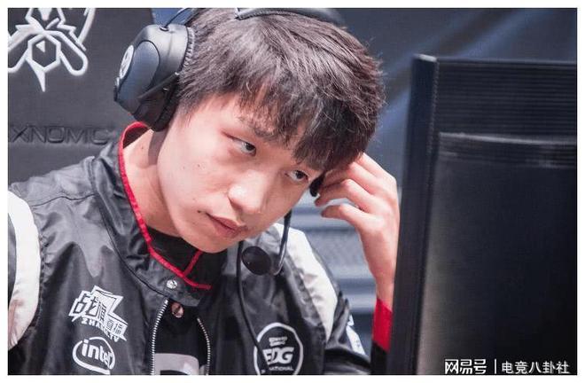 EG翻盘TES,Caps操刀奇招英雄翻盘小组赛3:2(上海) EG翻盘TES,Caps操刀奇招英雄翻盘小组赛3:2(上海)