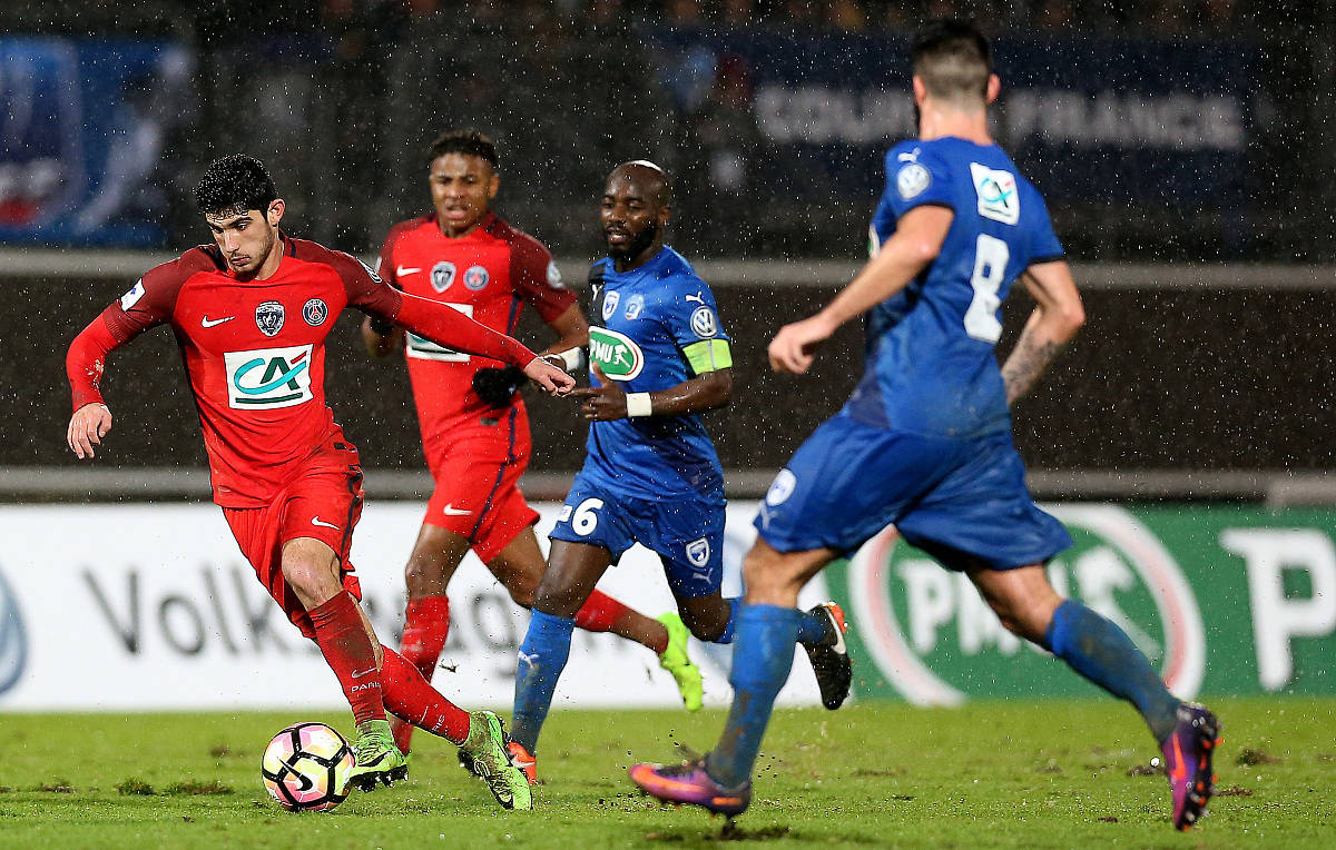 包含瓦朗谢纳在主场表现出色，获得连胜的词条