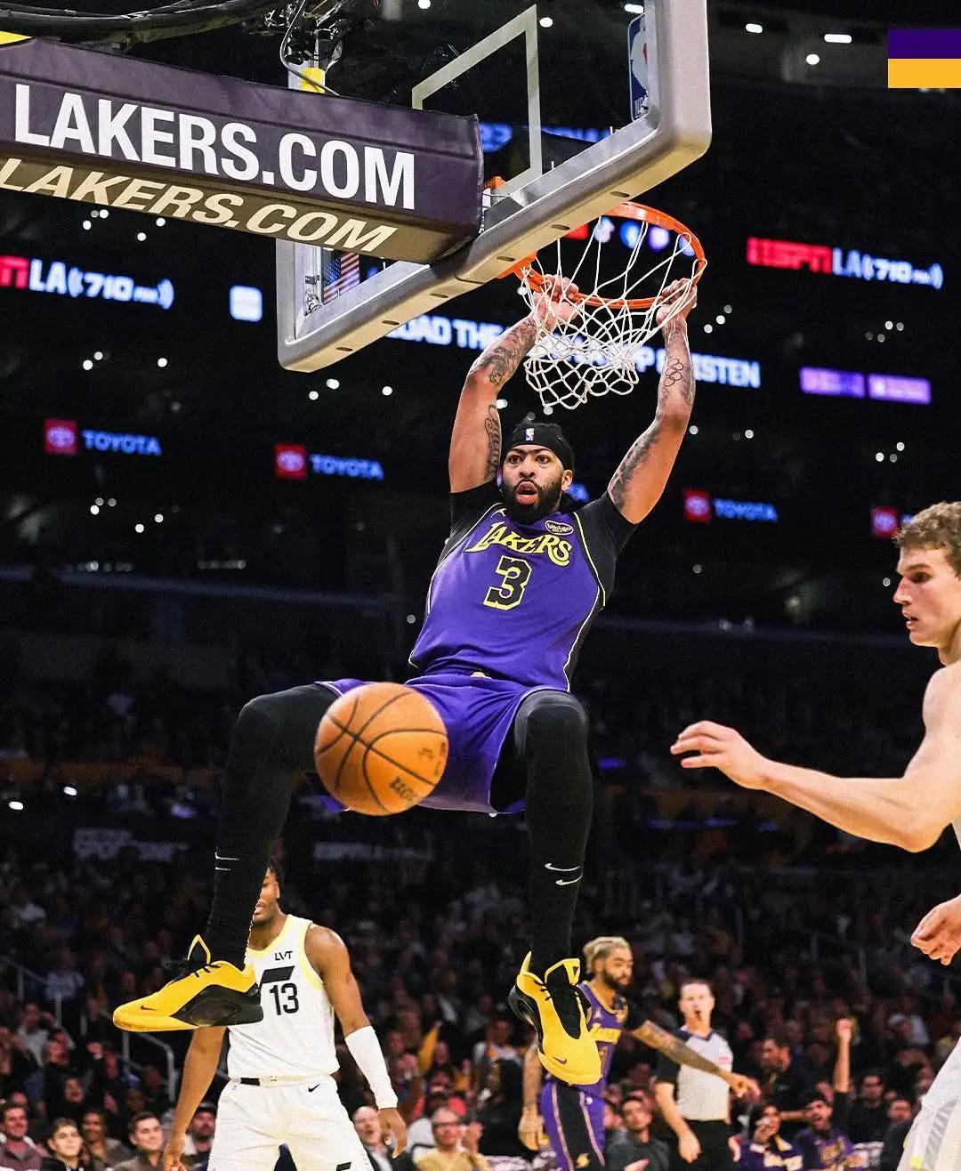 关于猛龙主场大胜马刺，安东尼-戴维斯出色表现的信息