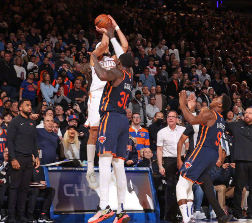 猛龙击败尼克斯，布克大帽