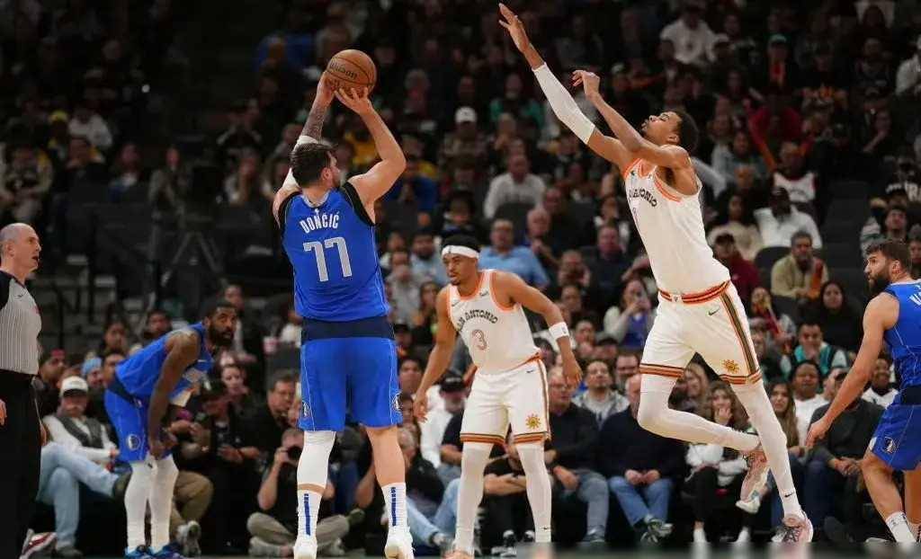 鹈鹕力克火箭，克莱关键制胜的简单介绍