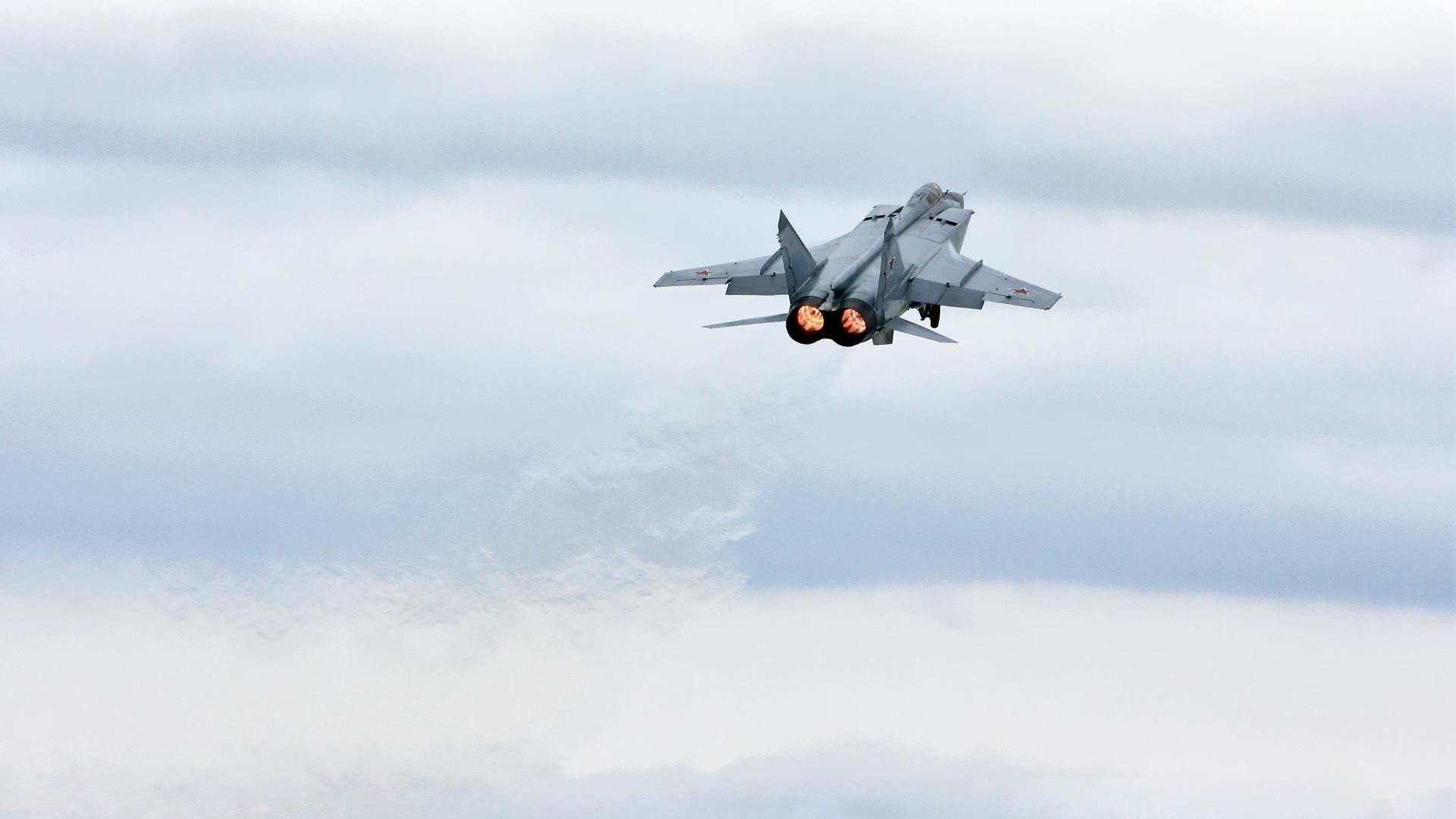 末节觉醒！欧文死神镰刀出鞘，雄鹿客场掀翻深圳