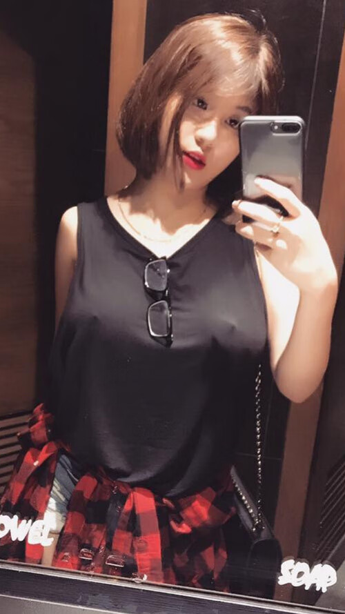 勒沃库森完胜荷兰，卢卡库一剑封喉定乾坤