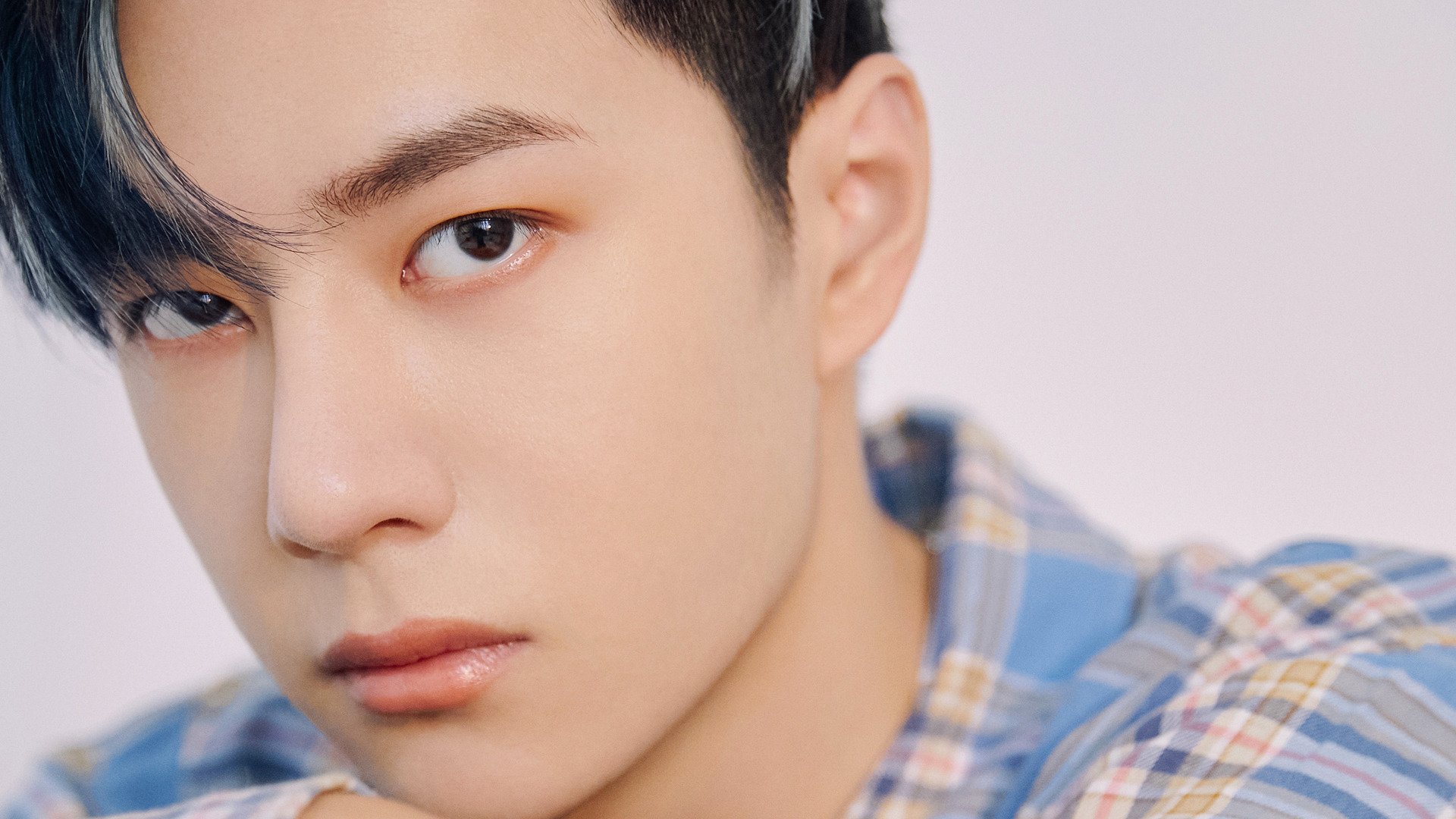 稳定如钟,当国家德比的喧嚣褪去,米切尔证明了足球的另一种美学